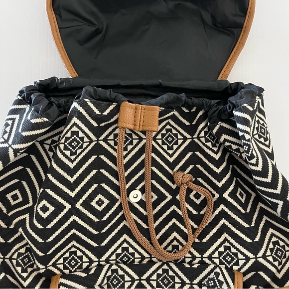 NWOT Emma & Chloe Black White Aztec Cotton Print Cinch & Magnetic Clasp Backpack - Picture 8 of 16